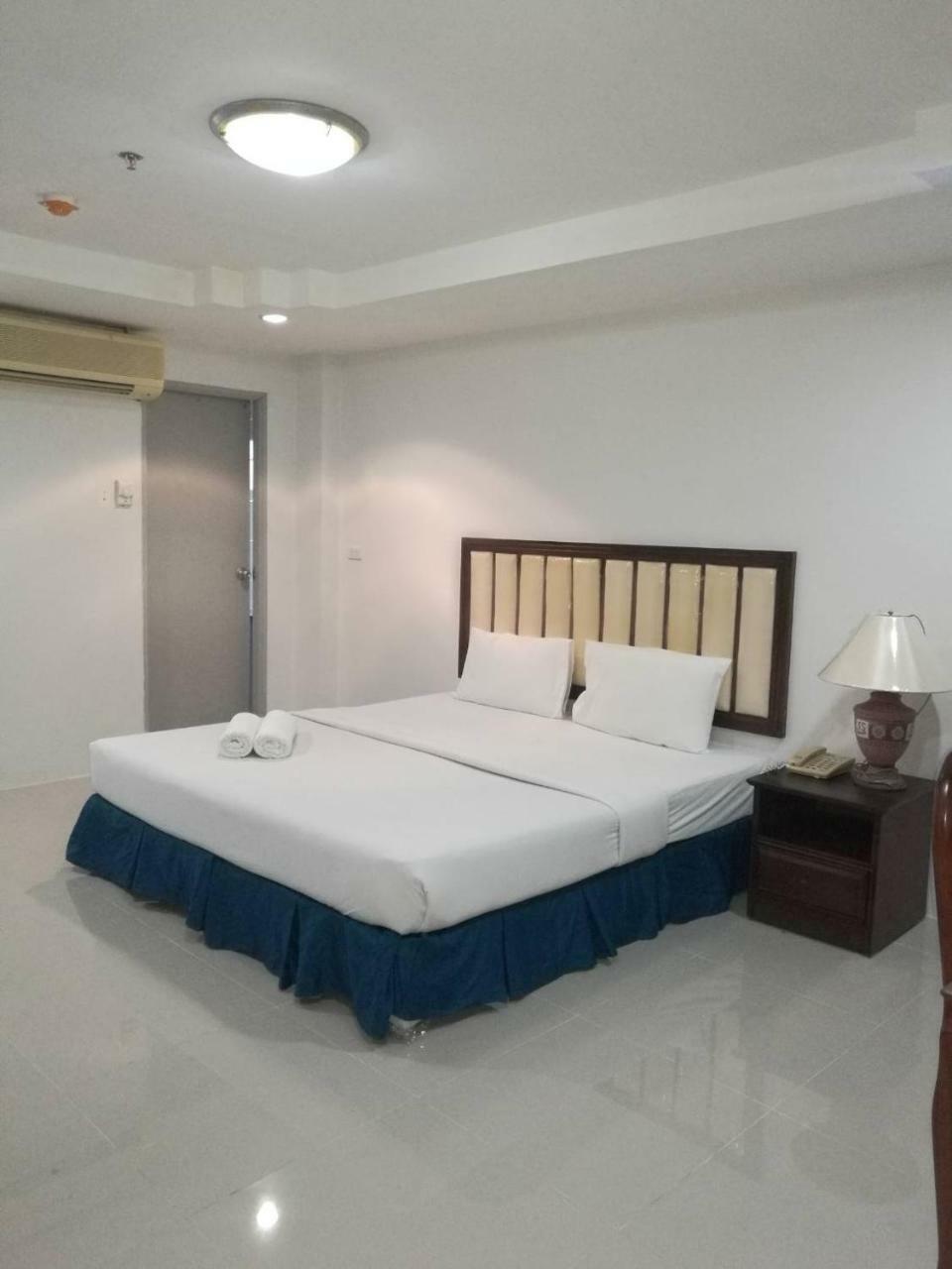 Js Tower Hotell Bangkok Eksteriør bilde