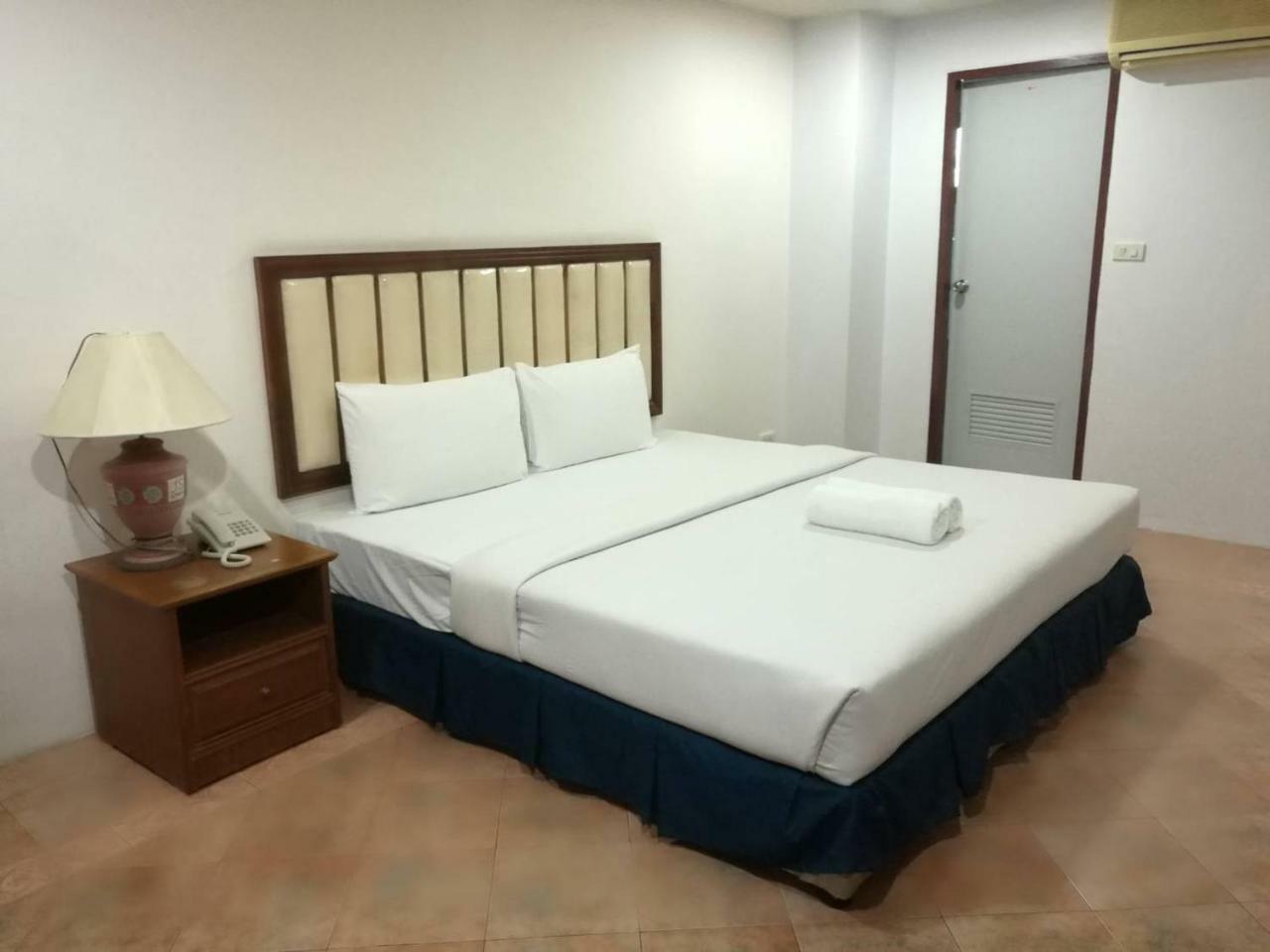Js Tower Hotell Bangkok Eksteriør bilde